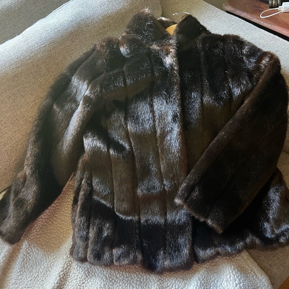 Fabulous Furs NEW women’s satin lined faux sable fur coat size L - Picture 3 of 5